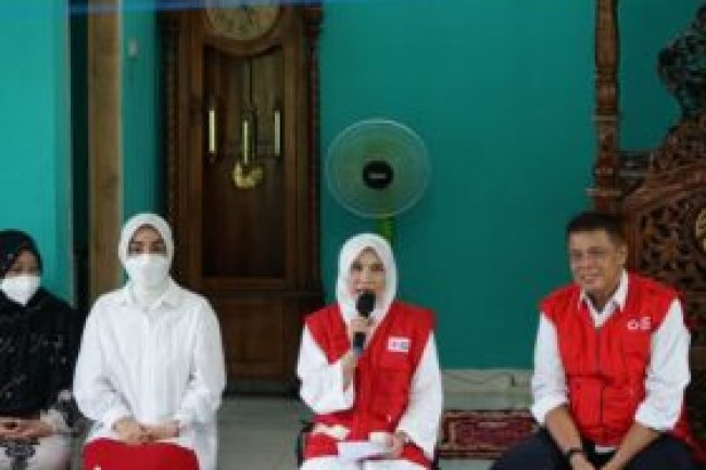 Program Siger Berbagi PMI Provinsi Lampung, Berikan Bantuan 100 Paket Berbuka Puasa Untuk Masyarakat Desa Kedaton