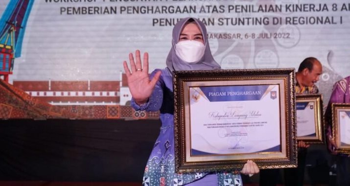 Bunda Hj.Winarni Kembali Raih Penghargaan Aksi Konvergensi Penurunan Stunting