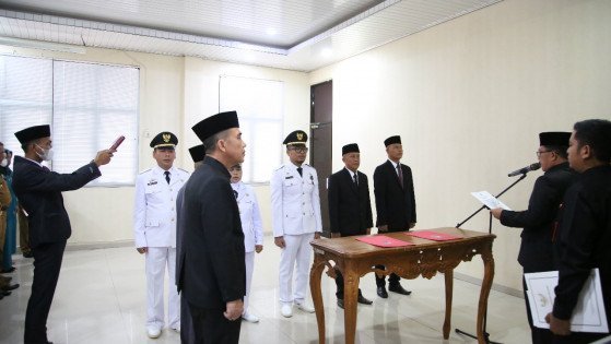 Sekdakab Lamsel Lantik Lima Pejabat Struktural