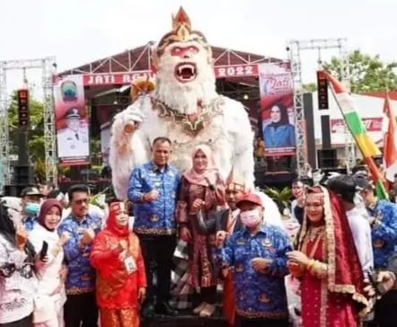 Disaksikan Ribuan Masyarakat Bupati Lamsel Buka Jati Agung Fair 2022