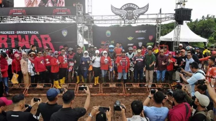 Bupati Nanang Buka Gelaran Motocross dan Grasstrack Dirtwar Championship 2022
