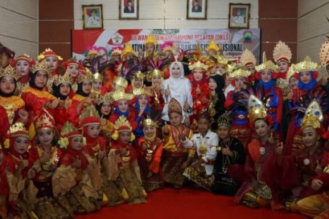 Ketum DKLS Bunda Winarni Hadiri Pelatihan dan Lomba Tari Kreasi Tingkat Kabupaten Lamsel