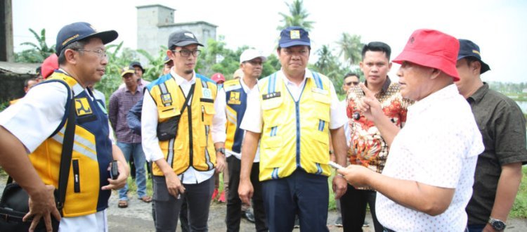 Bupati Nanang Tinjau Saluran Irigasi Yang Akan Di Normalisasi Di Bandar Agung