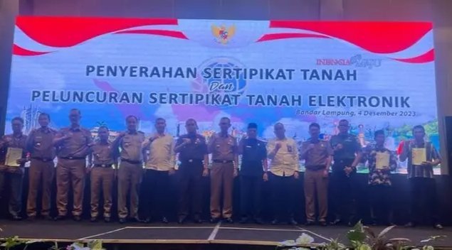 Sekretaris Daerah Lampung Selatan, Thamrin Hadiri Launching Sertifikat Tanah Elektronik Dan Penyerahan 2.5 Juta Sertifikat Secara Daring