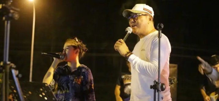 Tugu Pancasila Jadi Sarana Hiburan, Kadis Kominfo Anasrullah Hibur Masyarakat Kalianda